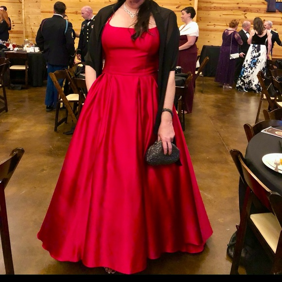 Elegant Red Ball Gown Dress - Picture 8 of 8